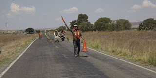 LA DELGADA LINEA AMARILLA