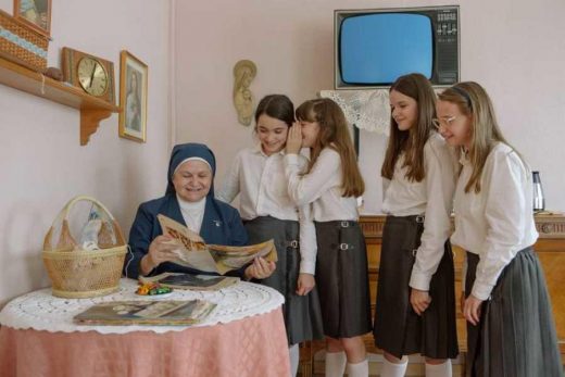 LAS NIÑAS (MONA JACINTA)