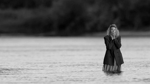 QUERIDOS CAMARADAS (MONA JACINTA)