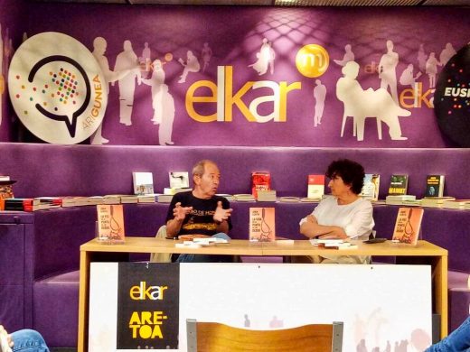 LA VIDA EN LA PUNTA DE LOS DEDOS (MONA JACINTA)